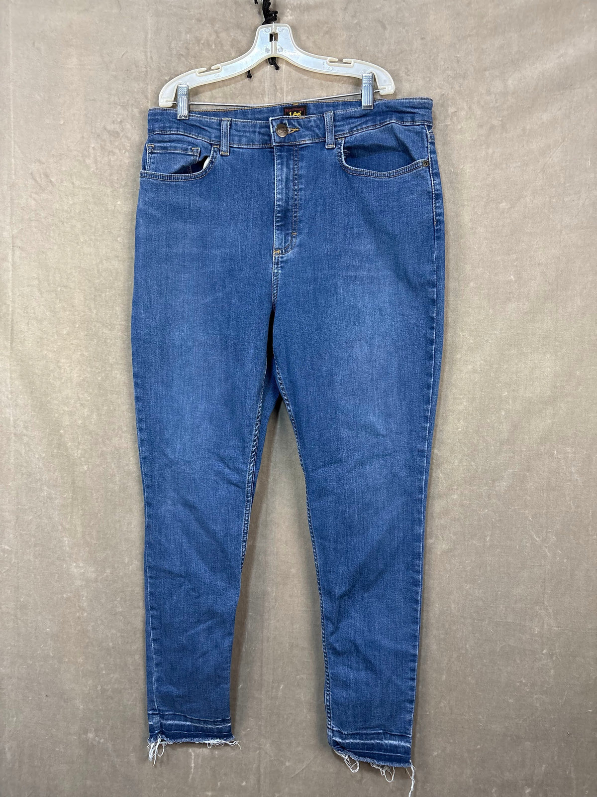 Lee Heritage Women Jeans Blue Medium Wash Size 11 Pre-Owned Frayed Hem