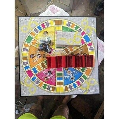 Trivial Pursuit 90s Time Capsule Edition Game, Parker Brothers 2004 NICE