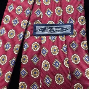Gap Premium Tie Classic Red Geometric Pattern 100% Silk Made USA Pre-Owned 2