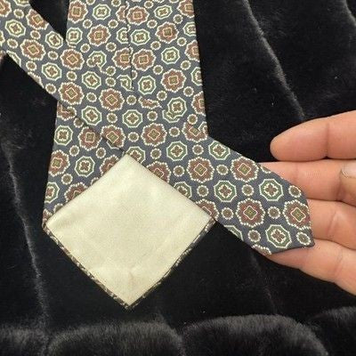 Resilio Mens Silk Tie Blue Red Geometric Pattern Pre-Owned Excellent