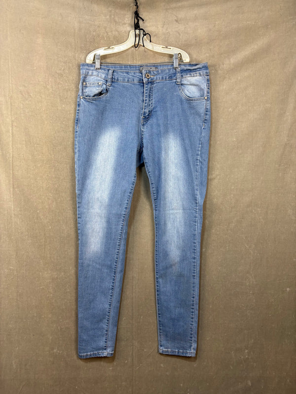 Girl Vivi Jeans Women Blue Medium Wash Size 5 Good Condition Distressed