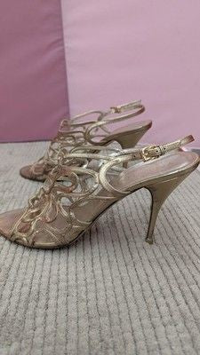 Valentino Garavani Gold Slingback Flower Cutout Heels EU 39 Pre-Owned Good Condi 1