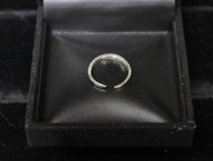 Unbranded Sterling Silver Diamond Accent Ring Size 4 Pre-Owned Gift Box 5