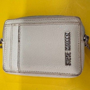 Steve Madden Wristlet Wallet Cream Pebbled Faux Leather Pre-Owned Zip Around 2