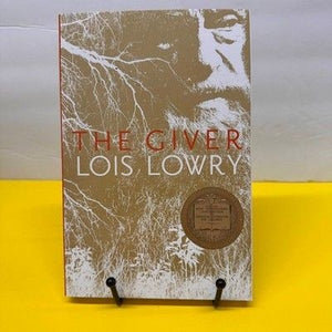 The Giver Lois Lowry Paperback Dystopian Young Adult Fiction Novel Very Good 2