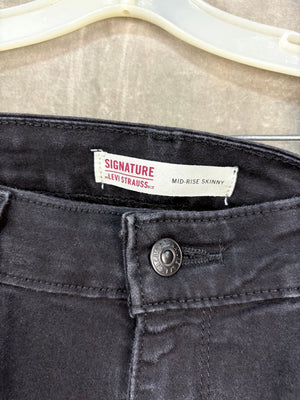 Levi's Signature Mid-Rise Skinny Black Jeans, Size 18 2