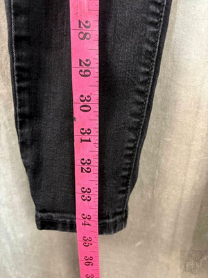 Black Skinny Jeans with Classic Five-Pocket Design 5
