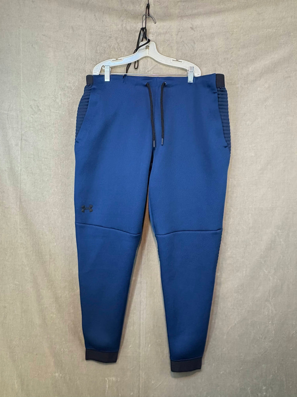 Under Armour Men's Navy Textured Fleece Joggers Moto Panels XL Pre-Owned Drawstr