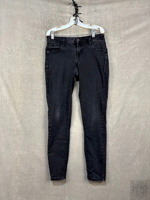 Black Skinny Jeans with Classic Five-Pocket Design 1