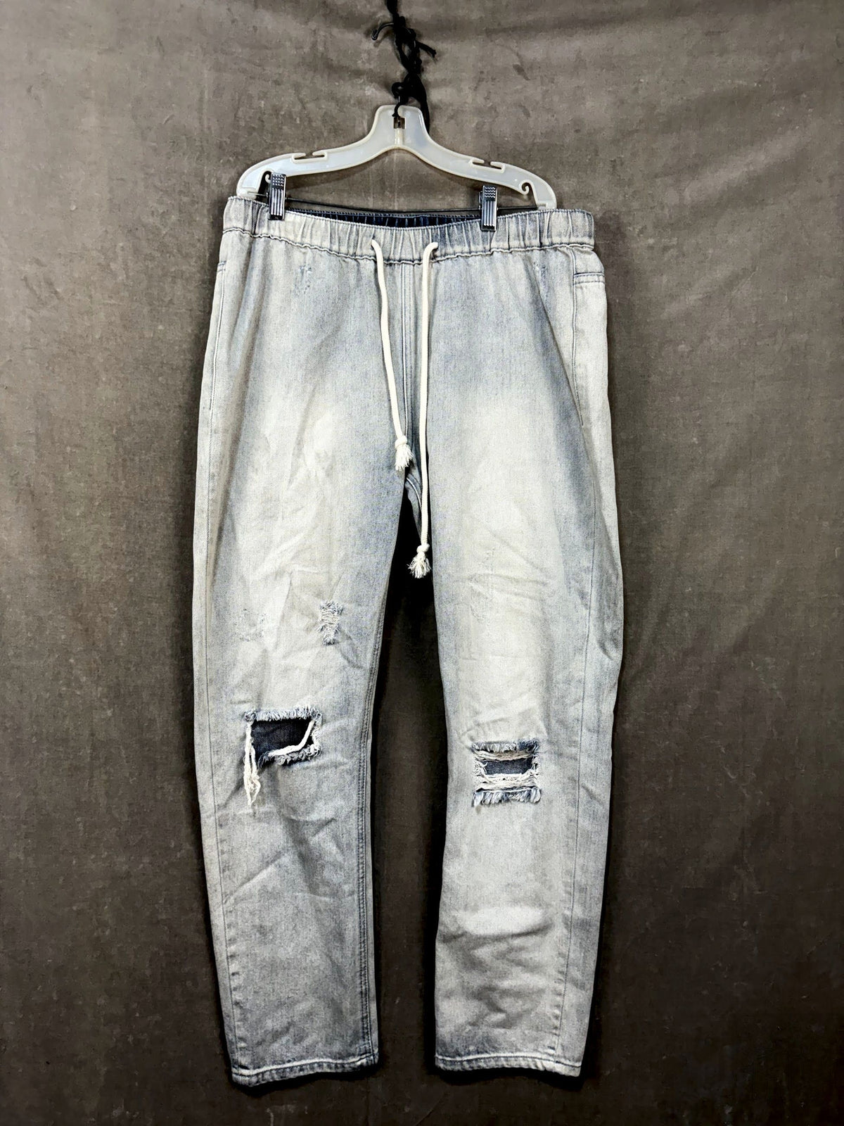 Casual Los Angeles Women's Light Wash Ripped Denim Jeans Size M Good Condition