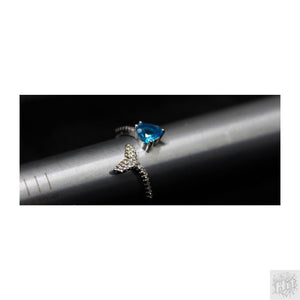 Elegant Silver Jewelry with Blue Gemstone and Sparkling Accents 2